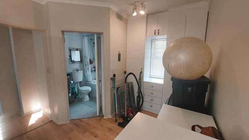 To Let 1 Bedroom Property for Rent in Oakglen Western Cape
